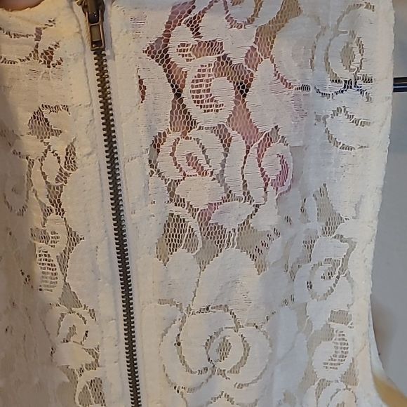 🎁$ 6 Bundled 🎁XS Cream Lace Floral Pattern Fit-n-Flare Mini Dress Angelic - Picture 7 of 7